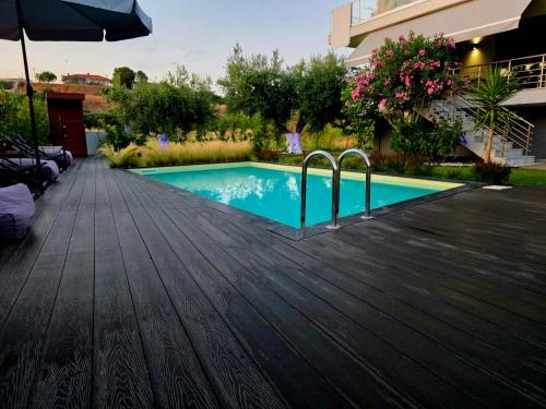 Πισίνα στο ή κοντά στο Berries Luxury Apartments