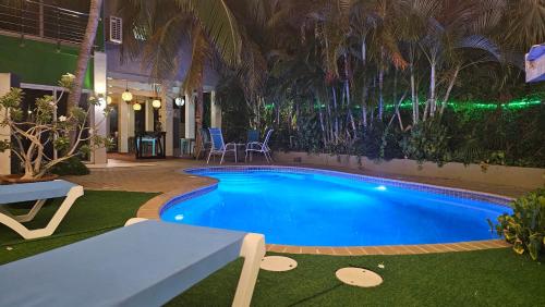 Πισίνα στο ή κοντά στο Quints Travelers Inn