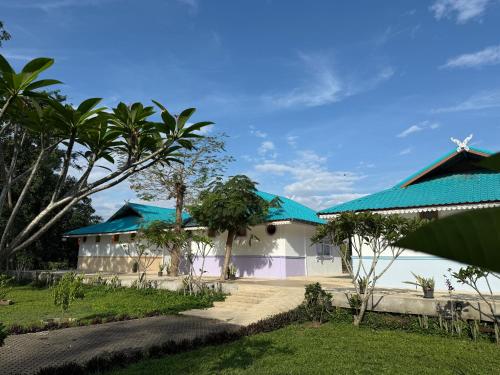 Taman di luar Holiday Resort Rimping