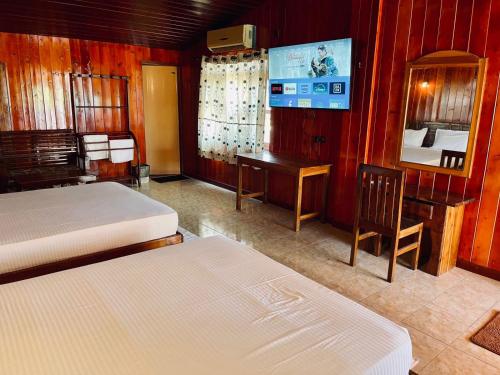 TV a/nebo společenská místnost v ubytování Anandas Beach Resort