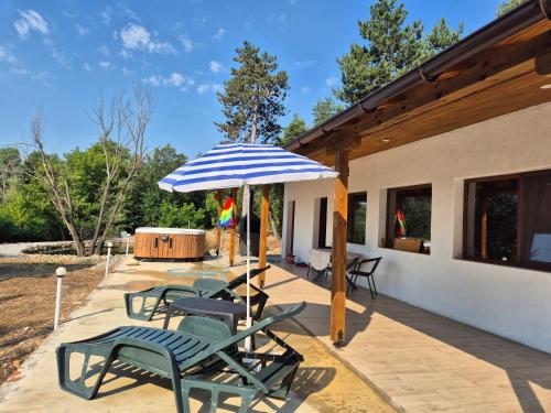Kawasan patio atau luaran di Вили Янкови