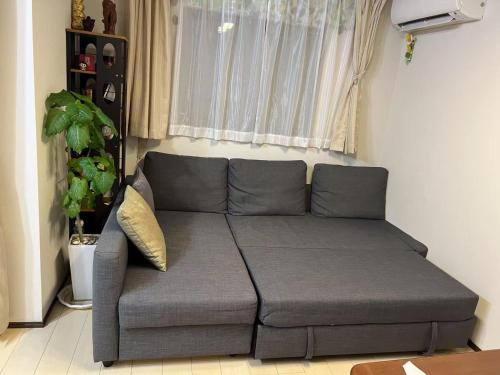 a couch in a living room with a window at アキラ商事 in Tokyo