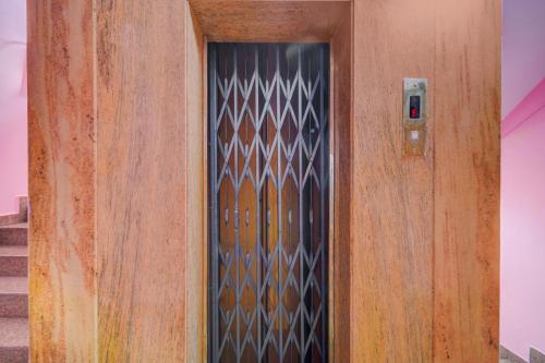 a wooden door with a design on it at Super Collection O Victoria Memorial Metro Station Formerly Shanthaa Residency in Surūrnagar