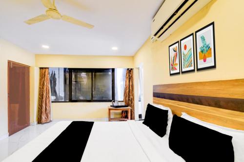 a bedroom with a bed and a ceiling fan at Super Collection O Victoria Memorial Metro Station Formerly Shanthaa Residency in Surūrnagar