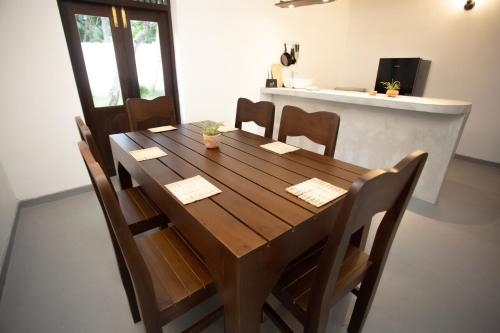 a wooden table and chairs in a kitchen at Villa Lisini in Talpe