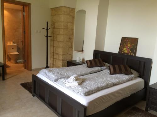 Una cama o camas en una habitación de Miriam Short Term Rental