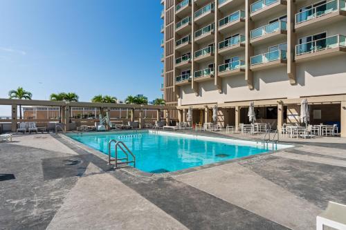 a swimming pool in front of a hotel at Ala Moana Hotel Sleeps 4 near beach in Honolulu