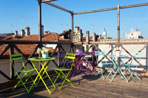 a group of chairs and tables on a deck at Aquamare, boutique b&b in Venice