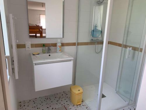 Koupelna v ubytování La Cordelière de St Hilaire