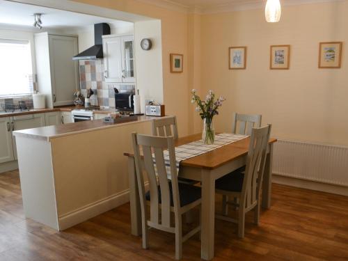 Nhà bếp/bếp nhỏ tại Kittiwakes