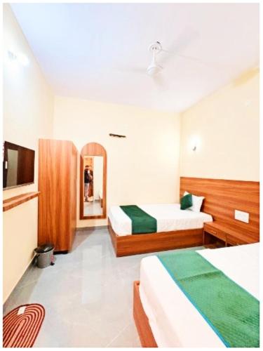 Hotel Jay ambey palace In Jaipurにあるベッド