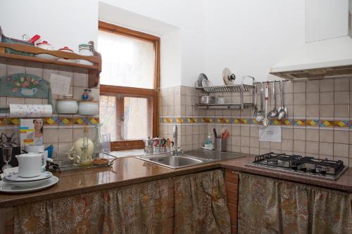 Küche/Küchenzeile in der Unterkunft La Casa sul Blu Albergo Diffuso
