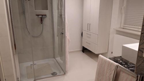 Ένα μπάνιο στο Gästezimmer Jülich mit Küche