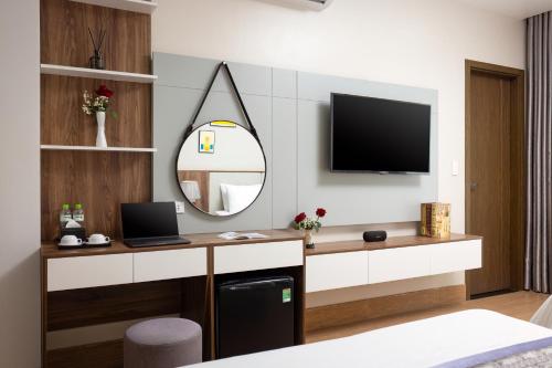 a room with a desk with a tv and a mirror at Cat Ba Seoul 2 Hotel & Apartment in Cat Ba