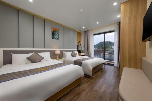 a hotel room with two beds and a balcony at Cat Ba Seoul 2 Hotel & Apartment in Cat Ba