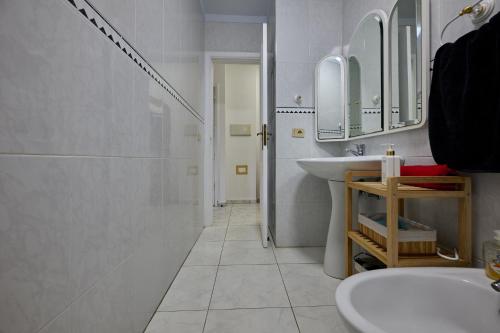 a white bathroom with a sink and a shower at CasitaRino in Puerto de Santiago