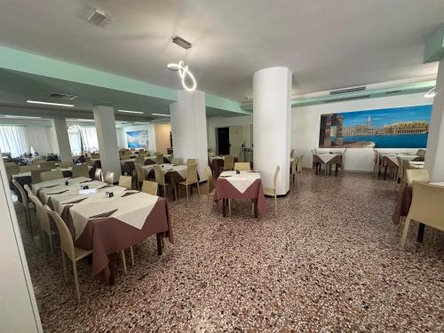 Gallery image of Hotel Vienna in Caorle