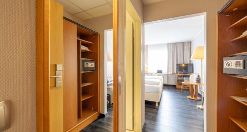 a room with a room with a bed and a room with a room at Best Western Plaza Hotel Zwickau in Zwickau