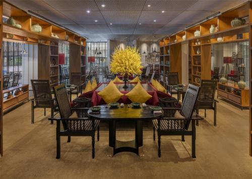 a dining room with a table and chairs in a library at Grand Hyatt Erawan Bangkok in Bangkok