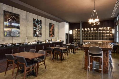 a restaurant with tables and chairs and a bar at Hyatt House Seattle/Redmond in Redmond