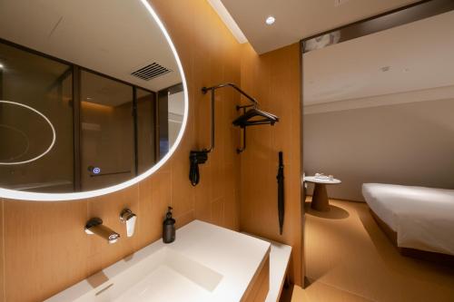 Ένα μπάνιο στο JI Hotel Beijing Shijingshan Wanda Taiwan Street