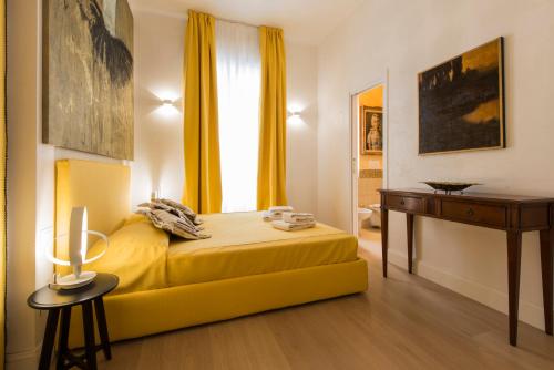 Llit o llits en una habitació de BnButler - Luxury Apartment - Broletto 39