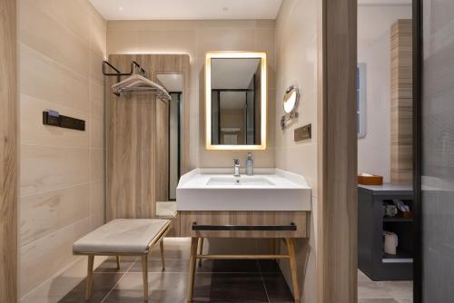 Ένα μπάνιο στο Hanting Youjia Beijing Guang An Men Grand View Garden Hotel
