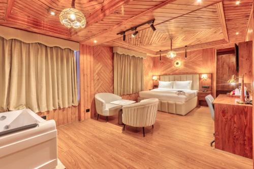 Ein Bett oder Betten in einem Zimmer der Unterkunft Ekaanth