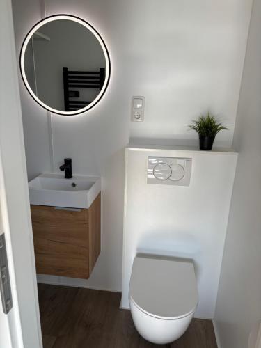 Bilik mandi di Tiny House direkt am Weserstrand