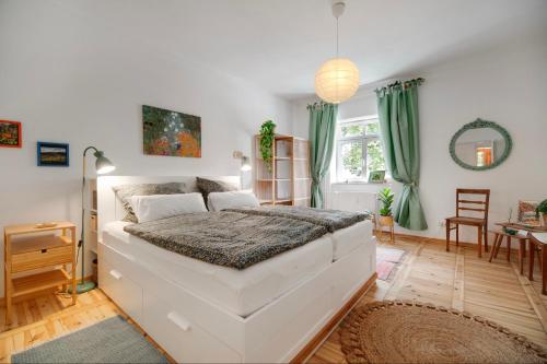 En eller flere senge i et værelse på Ferienwohnung Hanseviertel