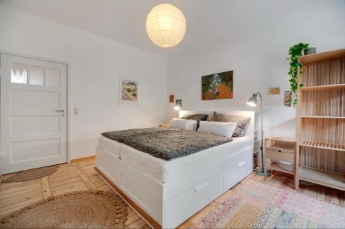 En eller flere senge i et værelse på Ferienwohnung Hanseviertel