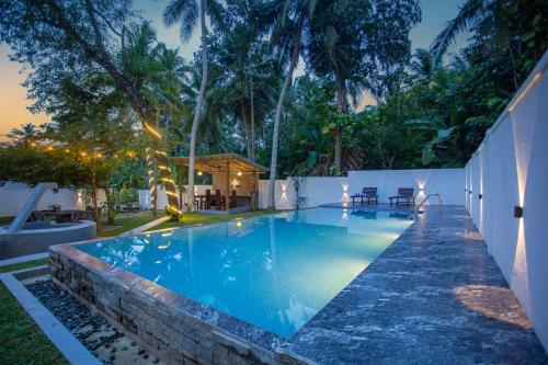 a swimming pool in the backyard of a house at Villa Lisini in Talpe