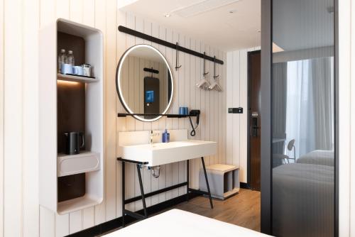 Ένα μπάνιο στο Hanting Hotel Beijing Mentougou Xiaoyuan Subway Station