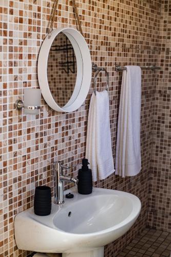 Ένα μπάνιο στο Dube Flats Guest House