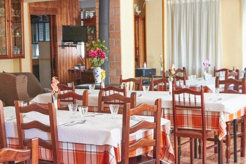 מסעדה או מקום אחר לאכול בו ב-Hostal Isabel
