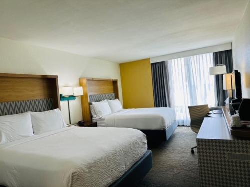 Letto o letti in una camera di Holiday Inn Miami International Airport by IHG