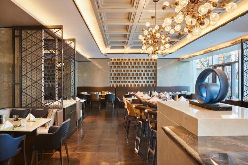 Pullman Shanghai Qingpu Excellenceにあるレストランまたは飲食店