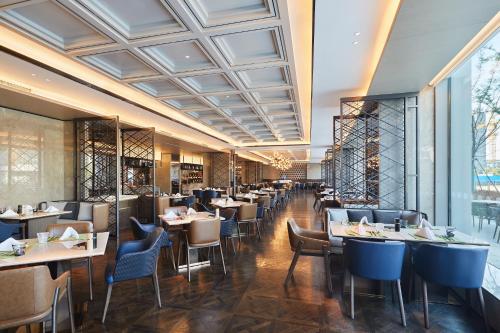 Pullman Shanghai Qingpu Excellenceにあるレストランまたは飲食店