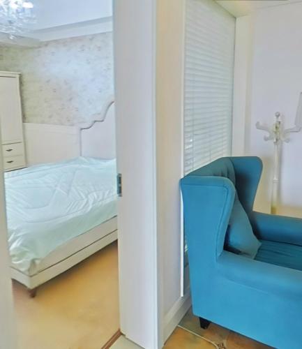 Una cama o camas en una habitación de Ding Ding Warm Home