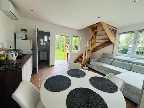 Η κουζίνα ή μικρή κουζίνα στο Domki u Zuzi w Sianożętach