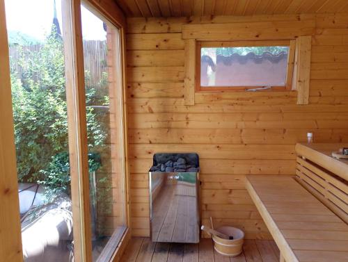 Fotografie z fotogalerie ubytování Ma-Bebe Play House with Private Sauna --- Lake, Parks and SPA Pools in 5 min v destinaci Pančarevo