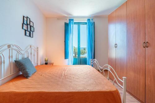 a bedroom with a large bed with blue curtains at Casa Patrizia in centro a Marzamemi in Marzamemi