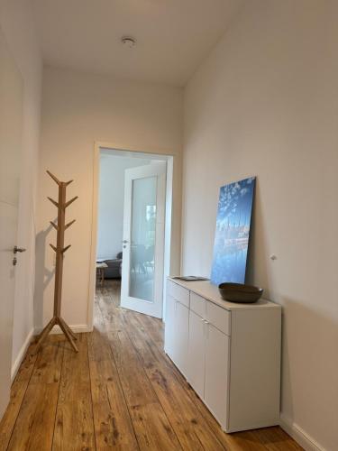 Elbwärts Zuhauseにあるテレビまたはエンターテインメントセンター
