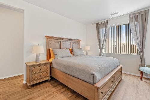 Ένα ή περισσότερα κρεβάτια σε δωμάτιο στο Beautiful Newly Built Home with Central AC