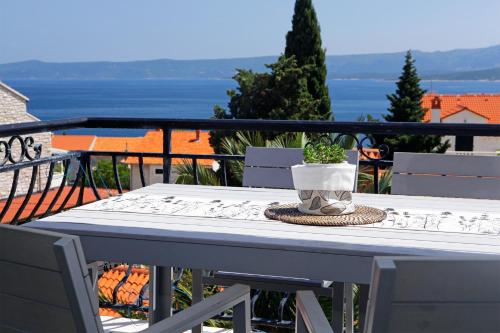 Gallery image of Apartments Diana - NEW heated pool in Bol