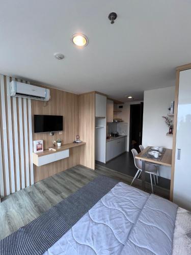 Η κουζίνα ή μικρή κουζίνα στο Sophia Living Bintaro Icon