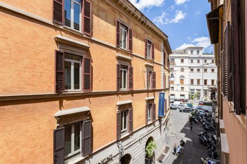 New Spanish Square - RomeDreamHome