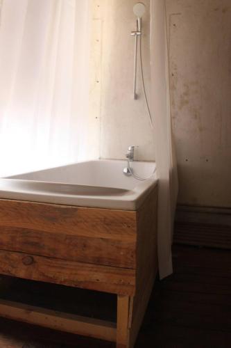 Vannas istaba naktsmītnē - Atelier -