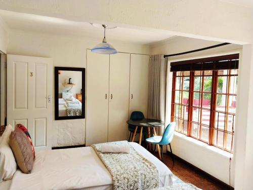 Ένα ή περισσότερα κρεβάτια σε δωμάτιο στο Libra Lodge & Spa - Randburg, Johannesburg