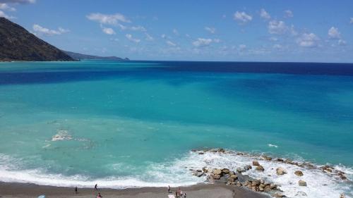 a view of the ocean with people on the beach at Sicily Sea House in Gioiosa Marea
